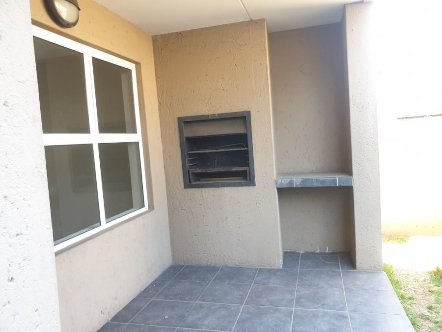 To Let 2 Bedroom Property for Rent in Ferndale Gauteng