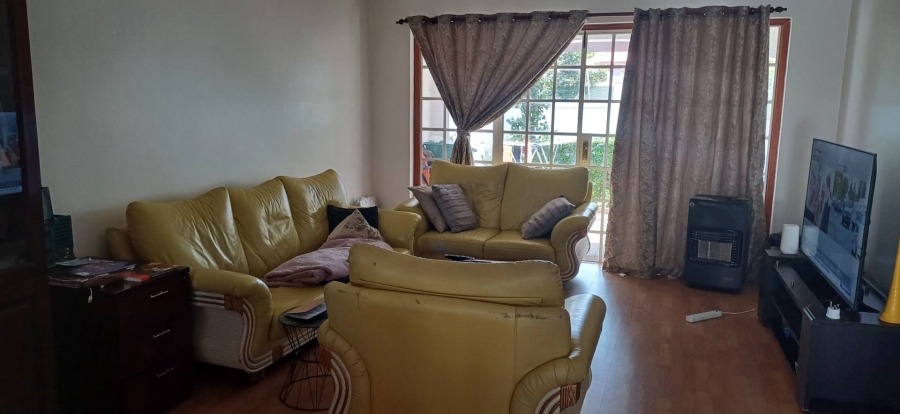 To Let 2 Bedroom Property for Rent in Saxonwold Gauteng