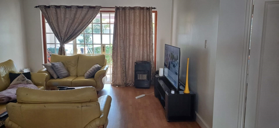 To Let 2 Bedroom Property for Rent in Saxonwold Gauteng