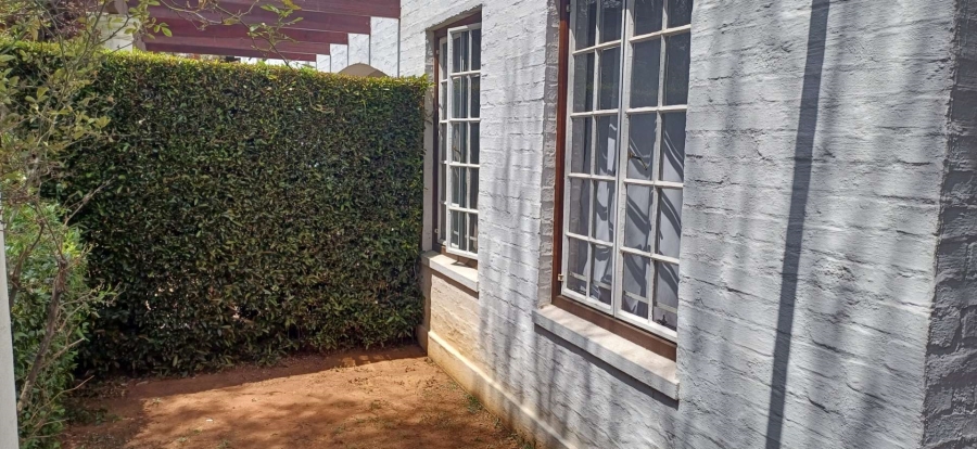 To Let 2 Bedroom Property for Rent in Saxonwold Gauteng