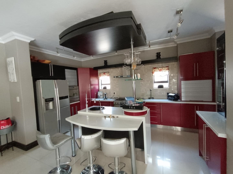 5 Bedroom Property for Sale in Midlands Estate Gauteng