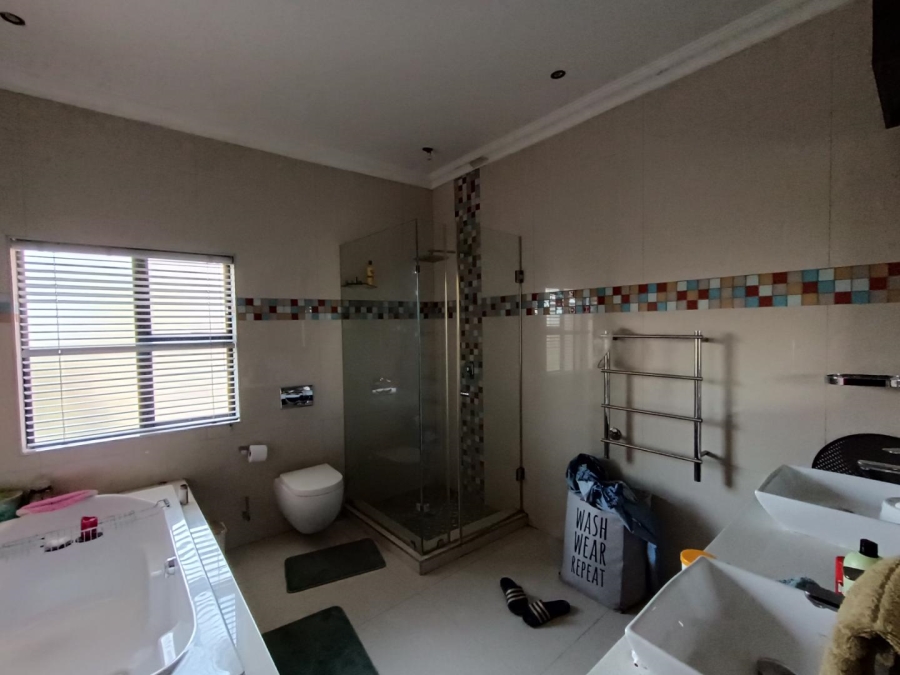 5 Bedroom Property for Sale in Midlands Estate Gauteng