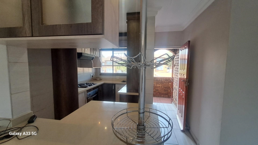 2 Bedroom Property for Sale in Buccleuch Gauteng