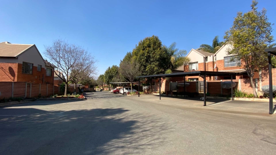 To Let 2 Bedroom Property for Rent in North Riding Gauteng