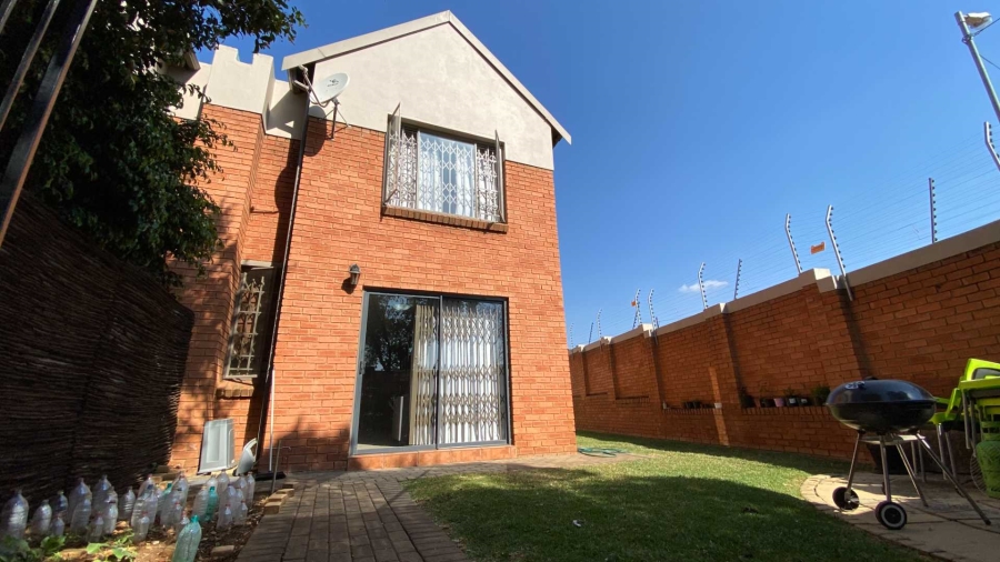 To Let 2 Bedroom Property for Rent in North Riding Gauteng