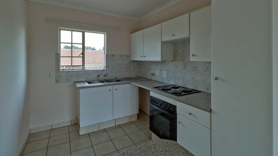 To Let 2 Bedroom Property for Rent in Faerie Glen Gauteng