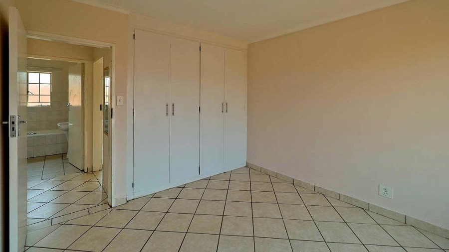 To Let 2 Bedroom Property for Rent in Faerie Glen Gauteng