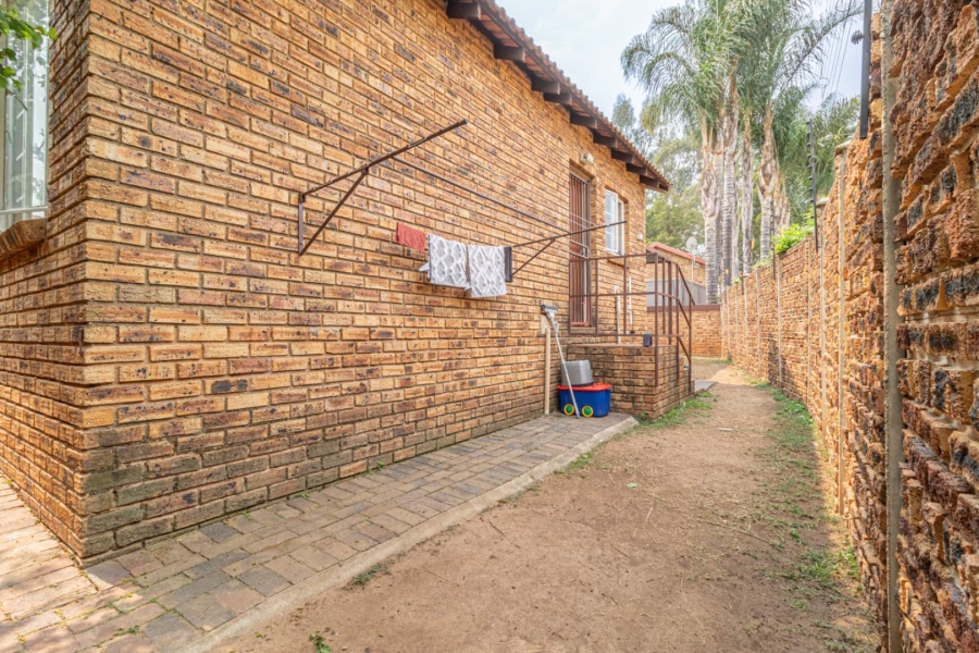 2 Bedroom Property for Sale in Wilgeheuwel Gauteng