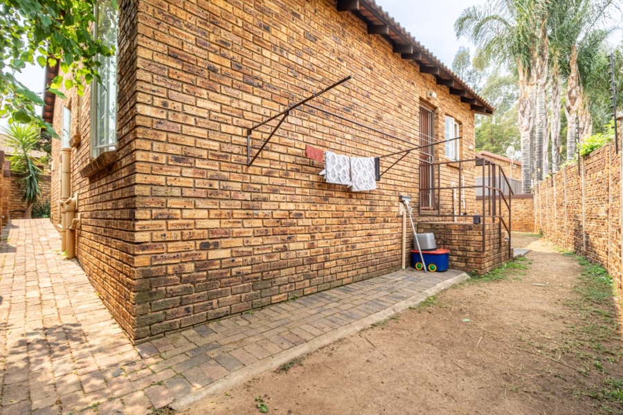 2 Bedroom Property for Sale in Wilgeheuwel Gauteng