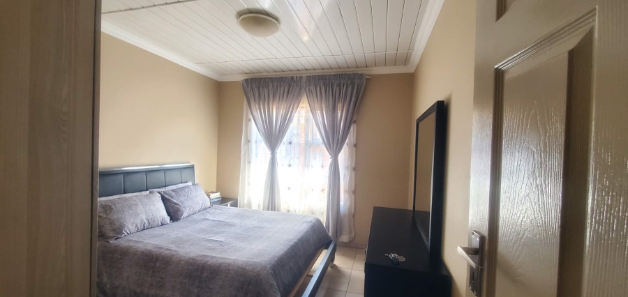 2 Bedroom Property for Sale in Groblerpark Gauteng