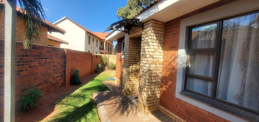 2 Bedroom Property for Sale in Groblerpark Gauteng