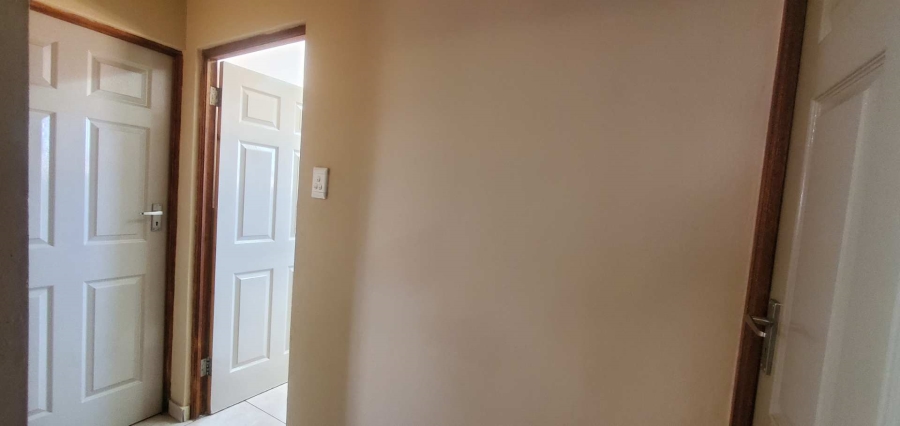 2 Bedroom Property for Sale in Groblerpark Gauteng