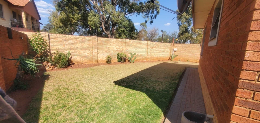 2 Bedroom Property for Sale in Groblerpark Gauteng