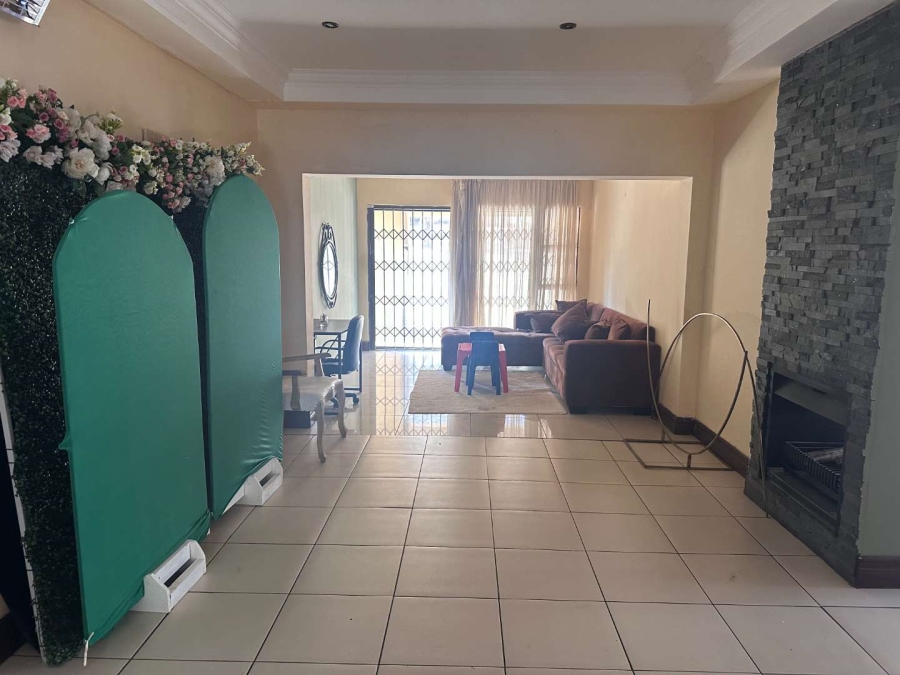 3 Bedroom Property for Sale in Oakdene Gauteng