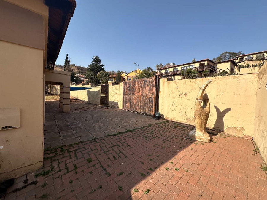 3 Bedroom Property for Sale in Oakdene Gauteng