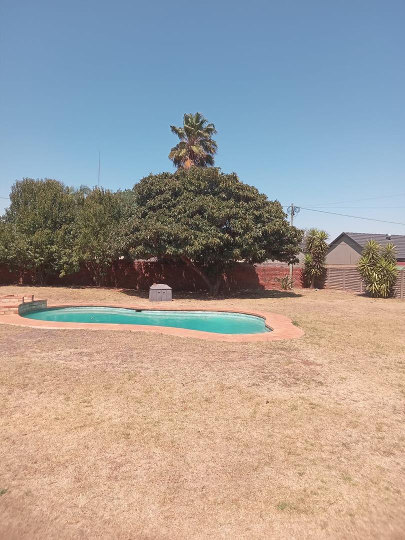 3 Bedroom Property for Sale in Brackenhurst Gauteng