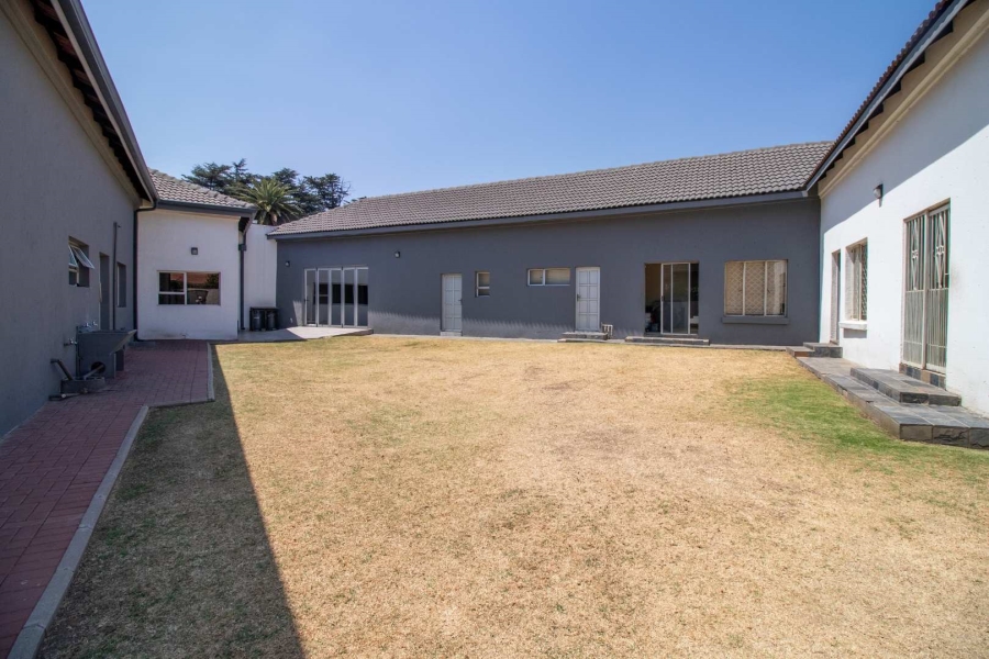 4 Bedroom Property for Sale in Lakefield Gauteng