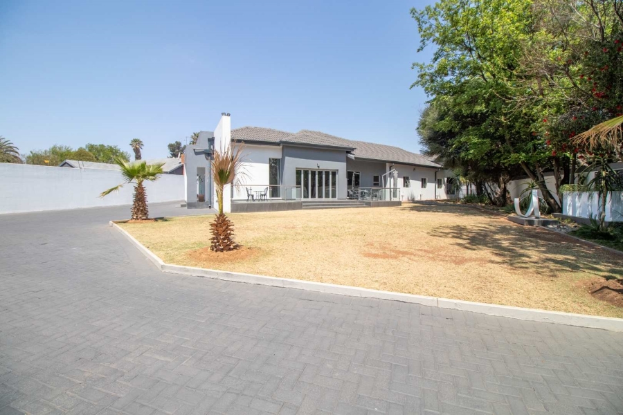 4 Bedroom Property for Sale in Lakefield Gauteng