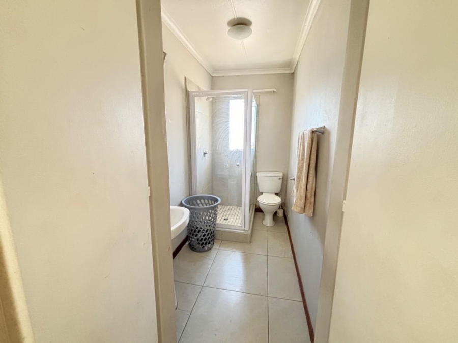 3 Bedroom Property for Sale in Die Hoewes Gauteng