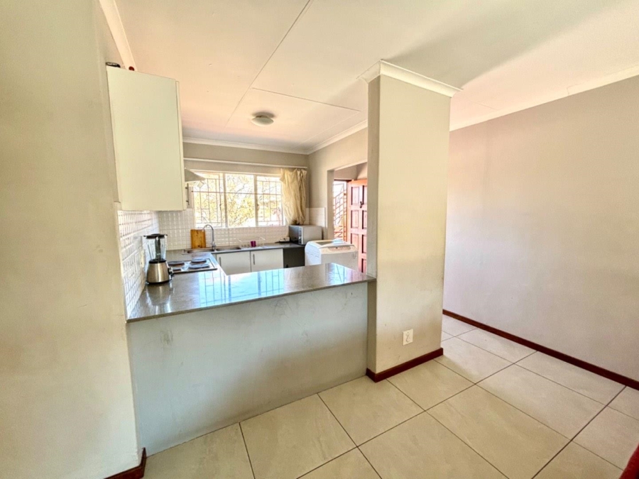 3 Bedroom Property for Sale in Die Hoewes Gauteng