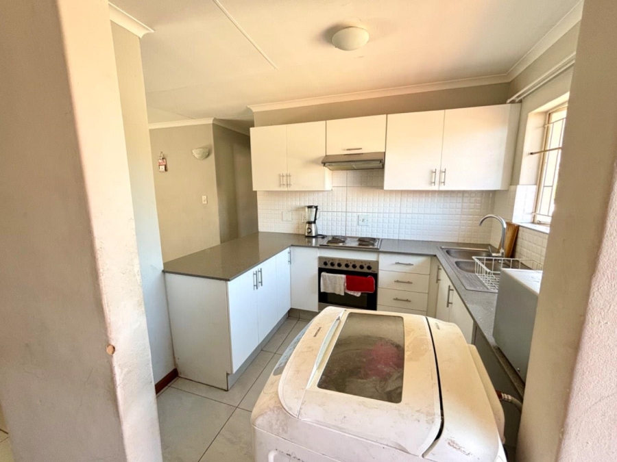 3 Bedroom Property for Sale in Die Hoewes Gauteng