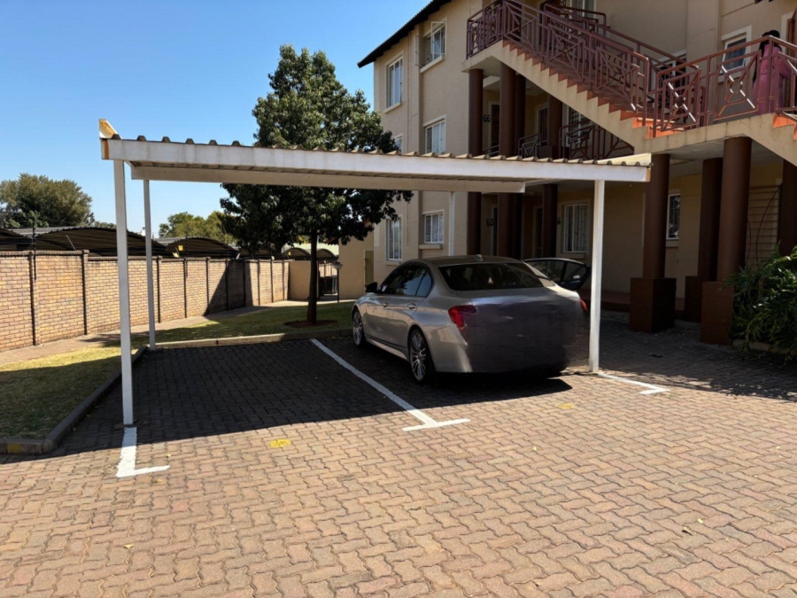 3 Bedroom Property for Sale in Die Hoewes Gauteng