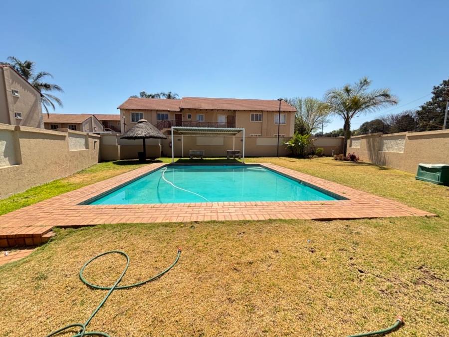 3 Bedroom Property for Sale in Die Hoewes Gauteng