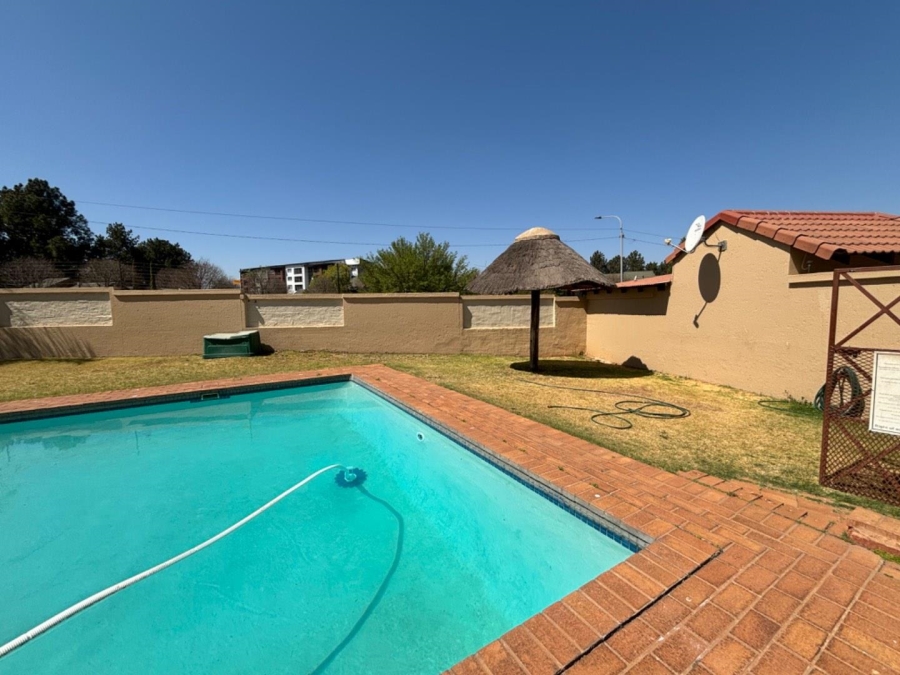 3 Bedroom Property for Sale in Die Hoewes Gauteng