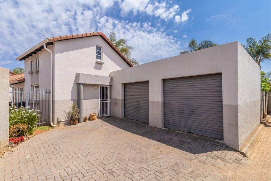 4 Bedroom Property for Sale in Weltevreden Park Gauteng