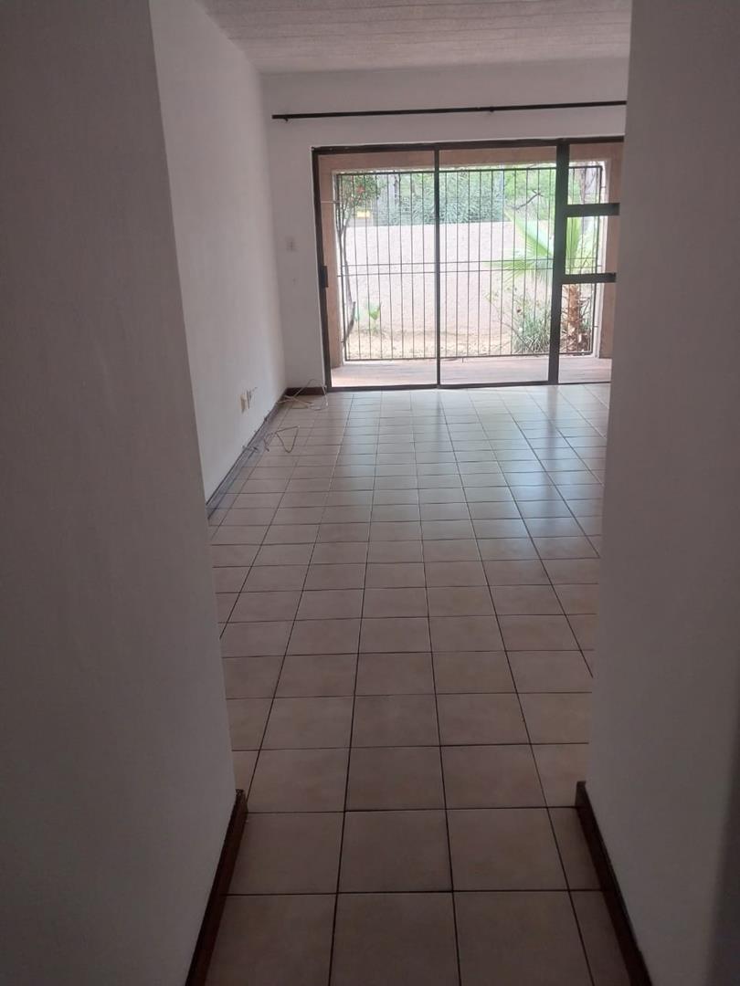 To Let 2 Bedroom Property for Rent in Buccleuch Gauteng