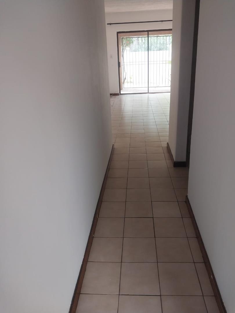 To Let 2 Bedroom Property for Rent in Buccleuch Gauteng