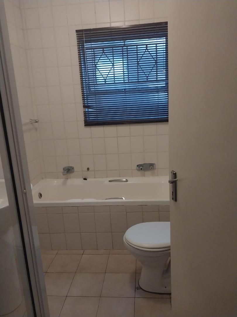 To Let 2 Bedroom Property for Rent in Buccleuch Gauteng