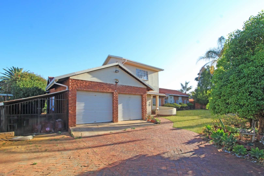 4 Bedroom Property for Sale in Elardus Park Gauteng