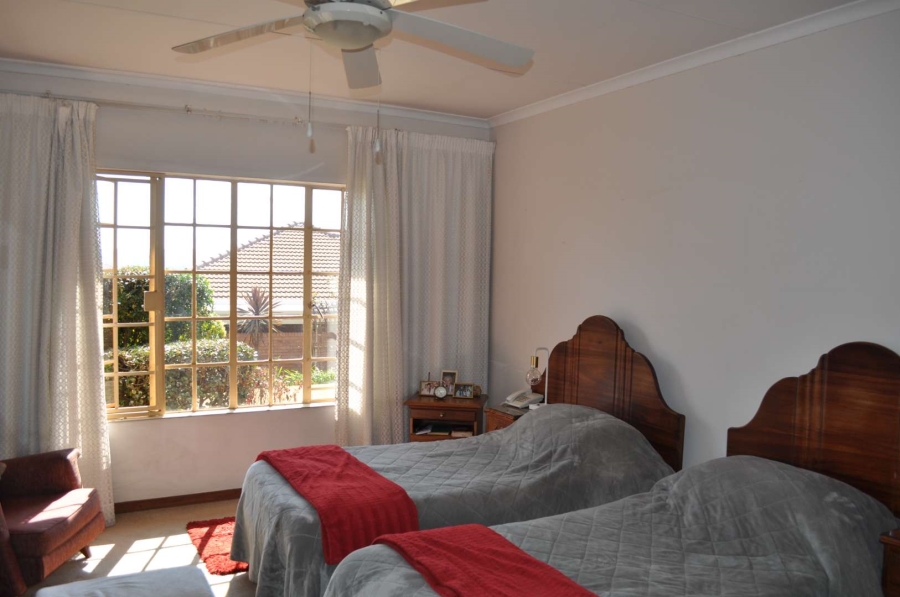 2 Bedroom Property for Sale in Faerie Glen Gauteng