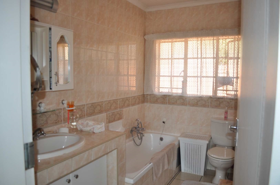 2 Bedroom Property for Sale in Faerie Glen Gauteng