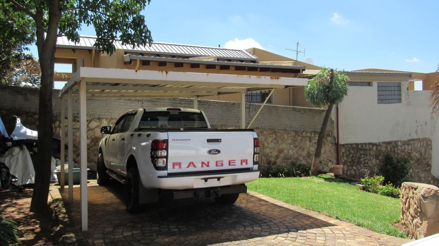 3 Bedroom Property for Sale in Oakdene Gauteng