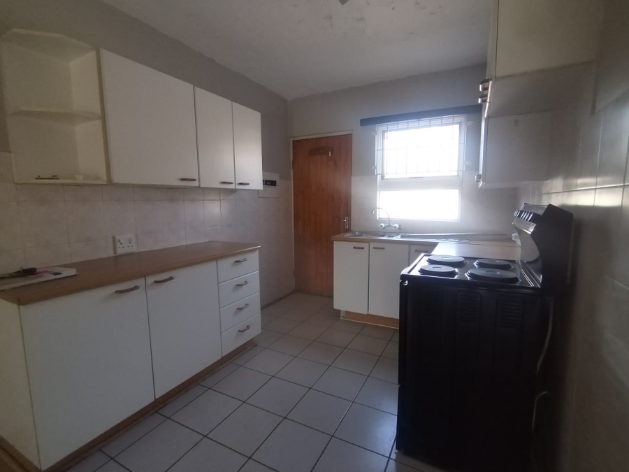 To Let 2 Bedroom Property for Rent in South Crest Gauteng