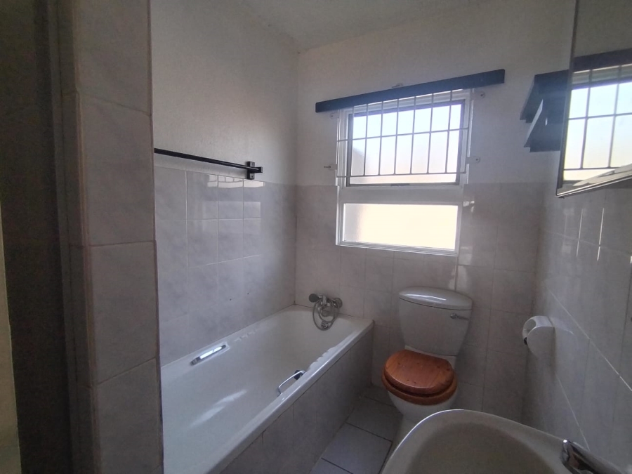 To Let 2 Bedroom Property for Rent in South Crest Gauteng