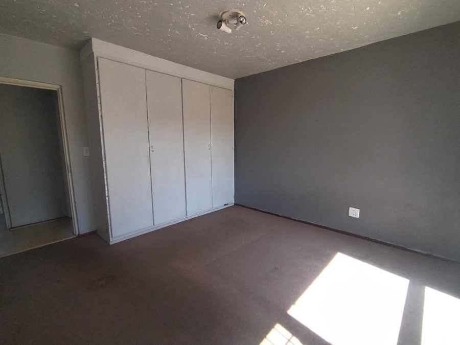 To Let 2 Bedroom Property for Rent in South Crest Gauteng