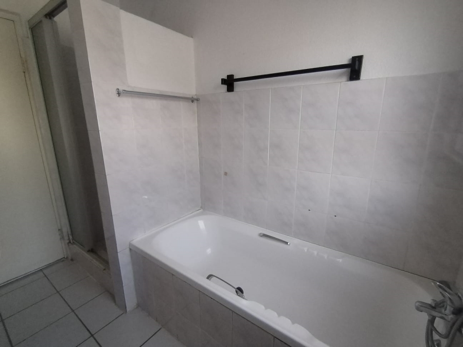 To Let 2 Bedroom Property for Rent in South Crest Gauteng