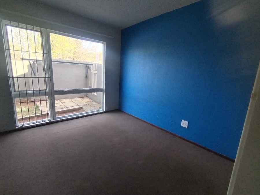 To Let 2 Bedroom Property for Rent in South Crest Gauteng