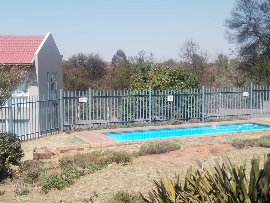 To Let 2 Bedroom Property for Rent in South Crest Gauteng