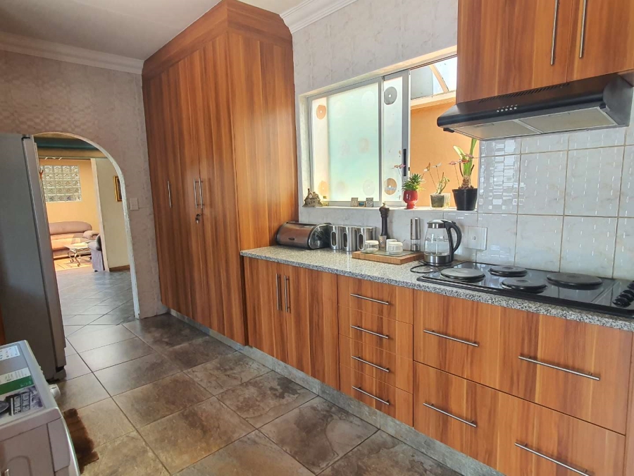 3 Bedroom Property for Sale in Brackendowns Gauteng