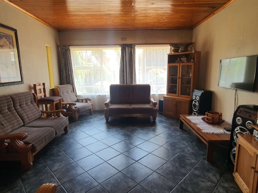 3 Bedroom Property for Sale in Brackendowns Gauteng