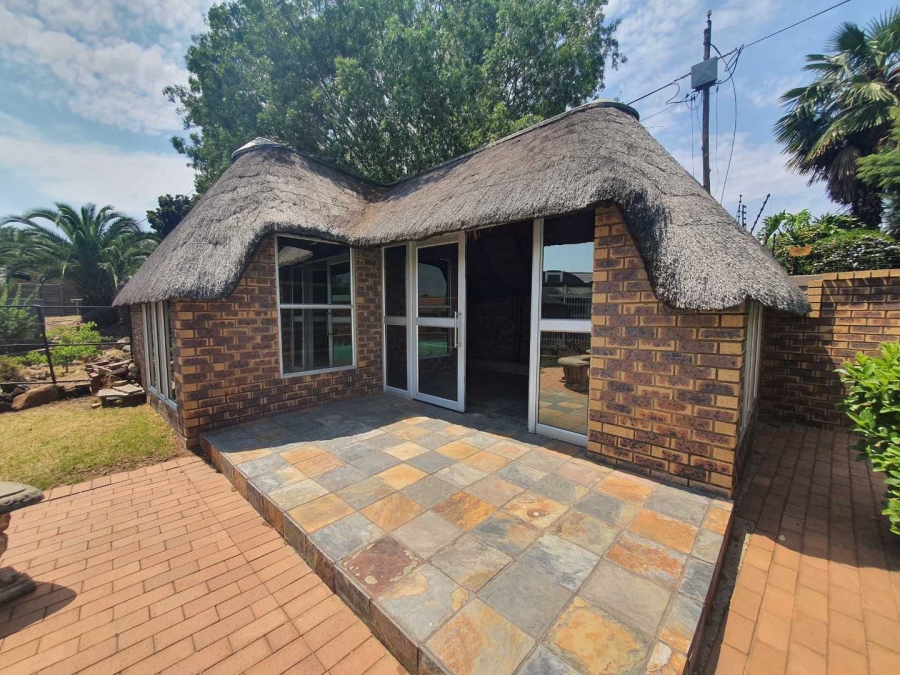 3 Bedroom Property for Sale in Brackendowns Gauteng