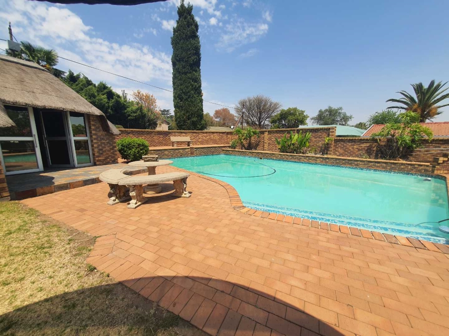 3 Bedroom Property for Sale in Brackendowns Gauteng