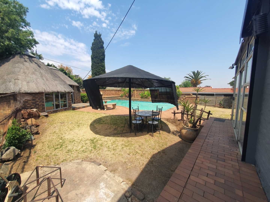 3 Bedroom Property for Sale in Brackendowns Gauteng