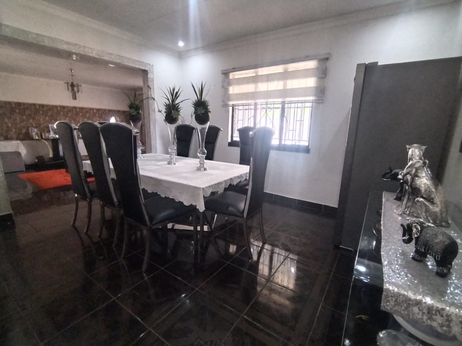 5 Bedroom Property for Sale in Palm Ridge Gauteng