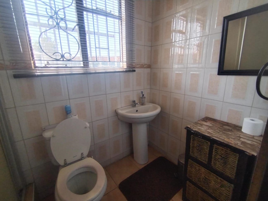 5 Bedroom Property for Sale in Palm Ridge Gauteng