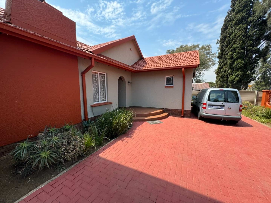 4 Bedroom Property for Sale in Brackendowns Gauteng